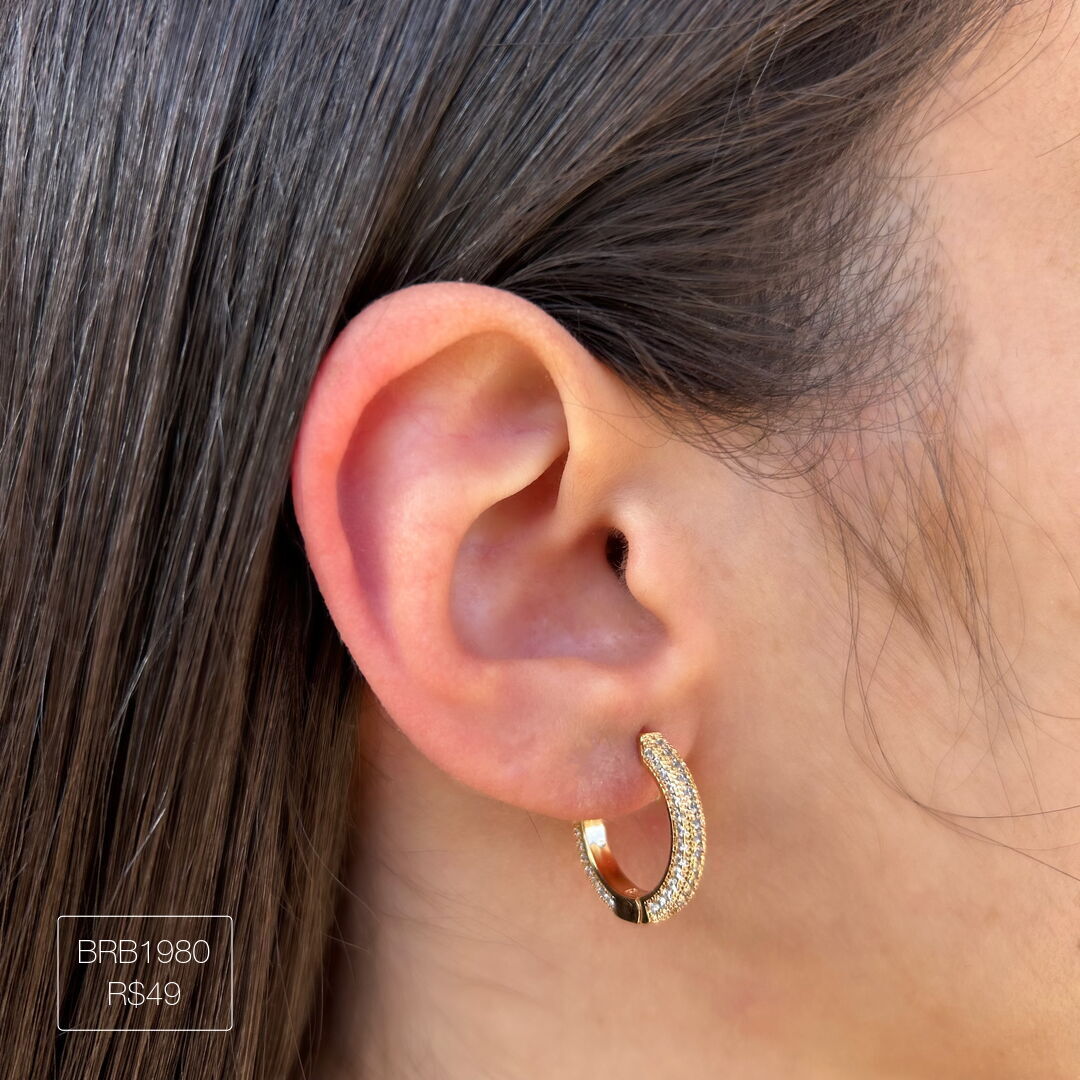 Brinco Argola Ultra Cravejada Todos os Lados Cristal Dourada